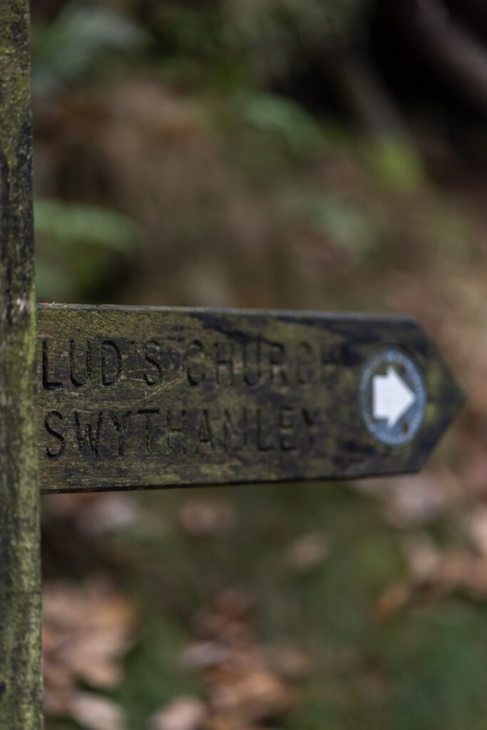 Signpost to Luds church