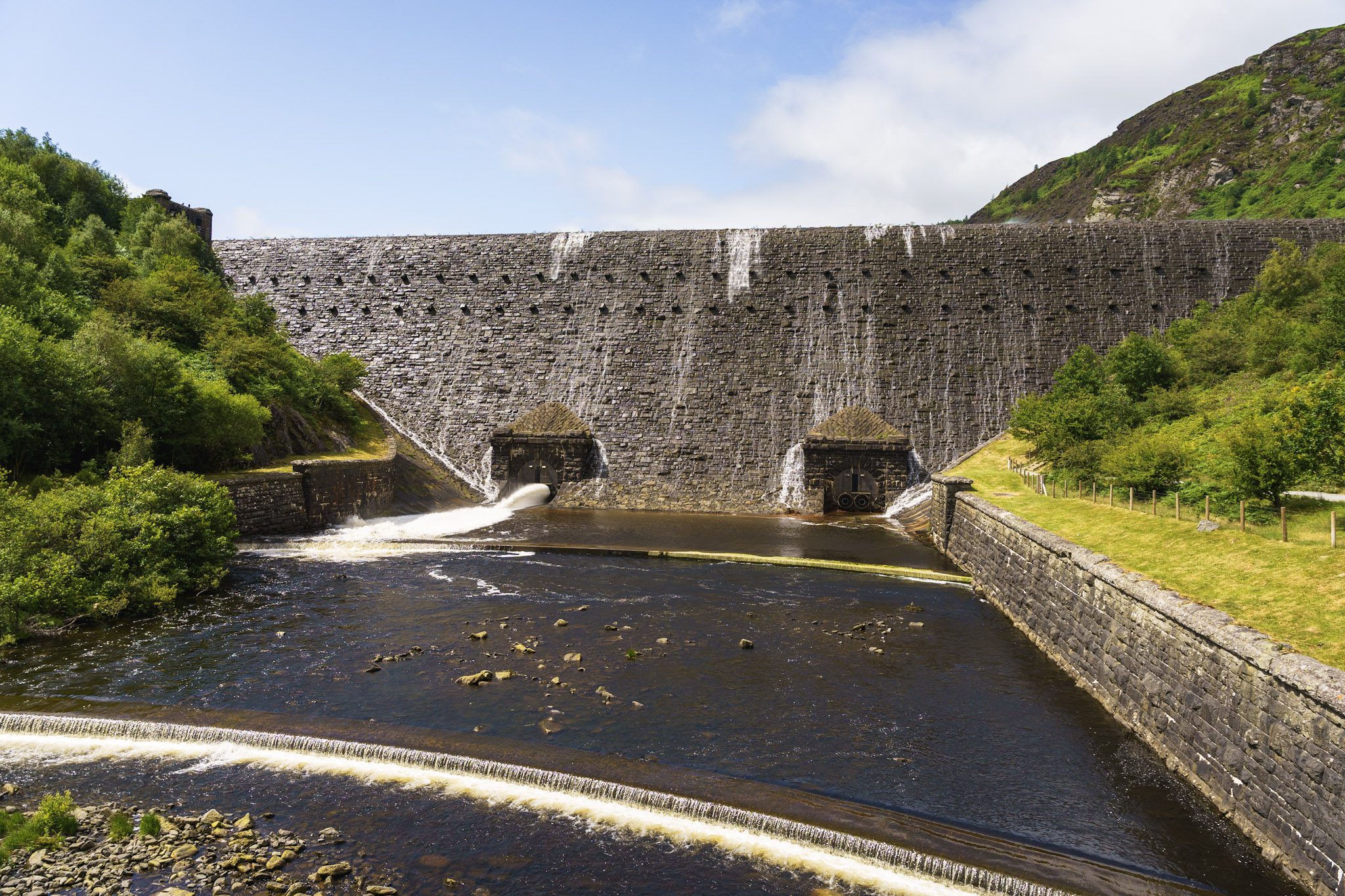 Caban Coch Dam – Elan Valley Walk