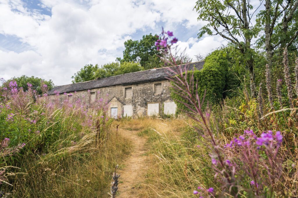 Old farm building pictured on the way up to Harboro Rocks