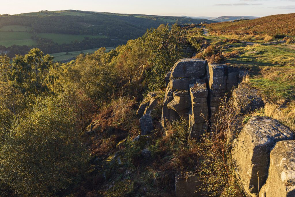 Dramatic gritstone edge at Curbar