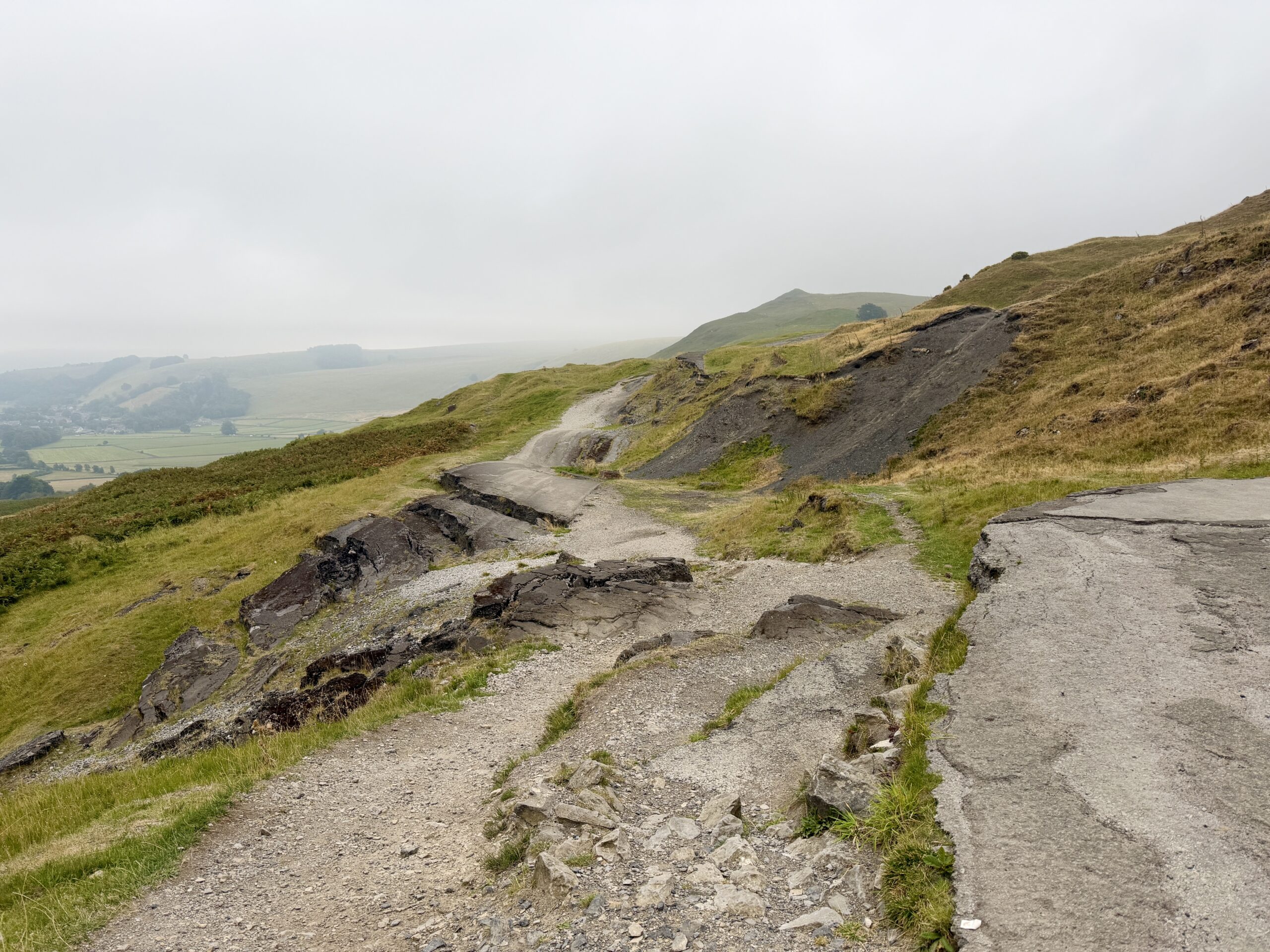 Winnats Pass, Castleton & Mam Tor Broken Old Road Circular Walk, 4 Miles